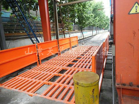 點(diǎn)擊查看詳細(xì)信息<br>標(biāo)題：濟(jì)寧唐口煤礦4X12米煤礦專(zhuān)用洗車(chē)機(jī) 閱讀次數(shù)：2486