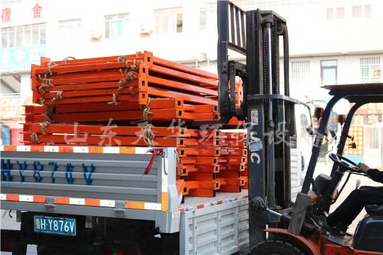 點(diǎn)擊查看詳細(xì)信息<br>標(biāo)題：發(fā)貨現(xiàn)場 閱讀次數(shù)：1922